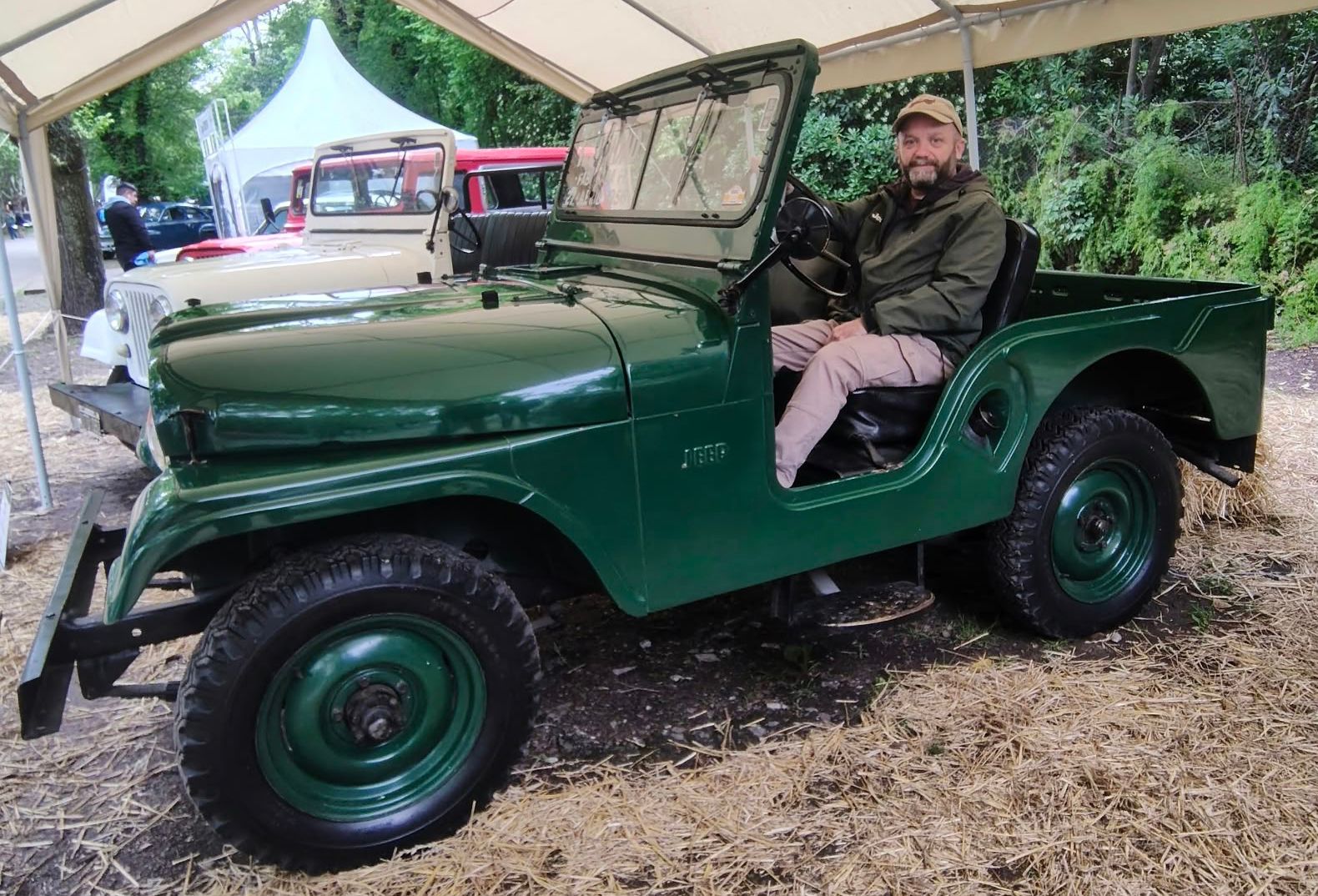 Norberto Lema en el Jeep Ika 001 - AutoClásica 2026.jpg